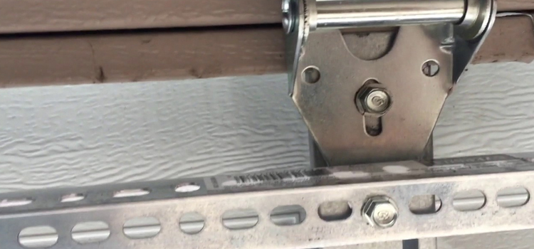 commercial garage door hinges repair in Thornhill
